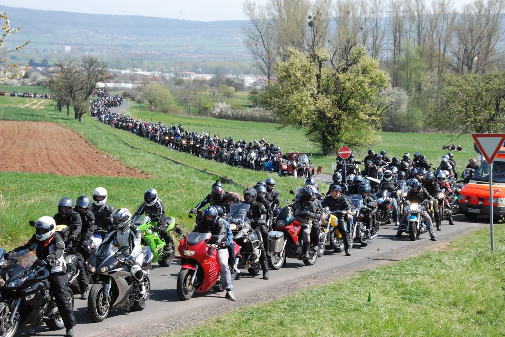 Motorradfahrerkorso Niedergründau nach Gelnhausen